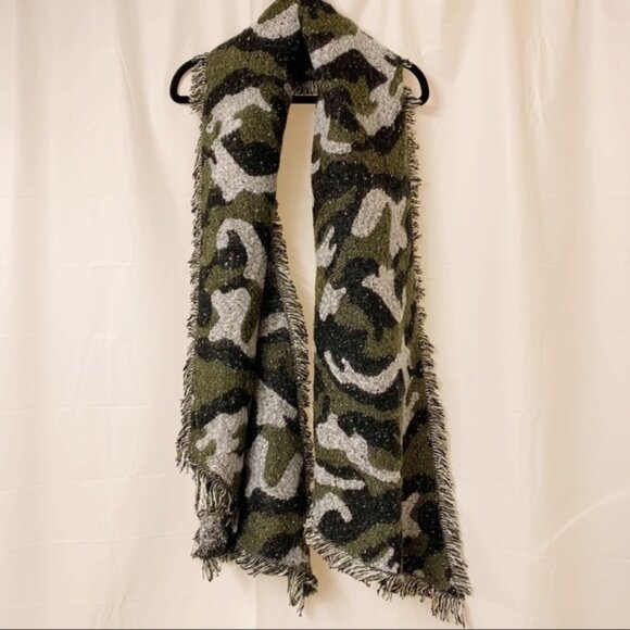 Bluenotes Asymmetrical Camo Blanket Scarf - Picture 1 of 9